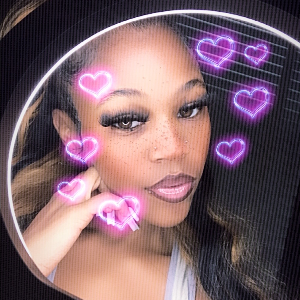 Meet your Posher, Lawrencia